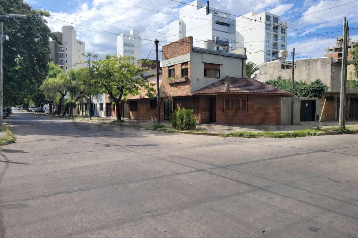 Casa de 3 Dormitorios en Venta Zona Parque San Martin — foto 1