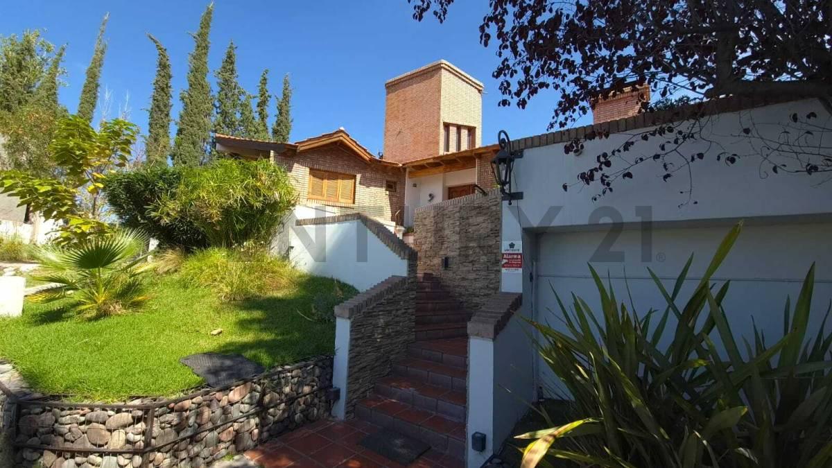 CASA EN VENTA EN CHACRAS DE CORIA — foto 1