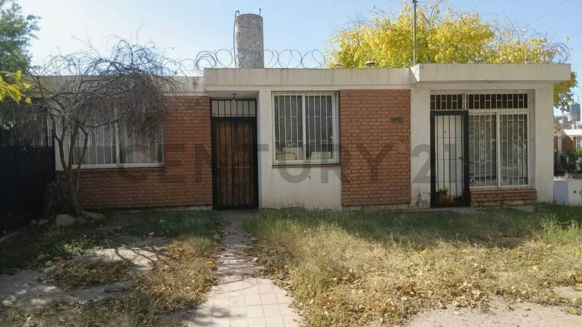 Century 21 Lucio Barroso vende casa en B Judicial Godoy Cruz — foto 1