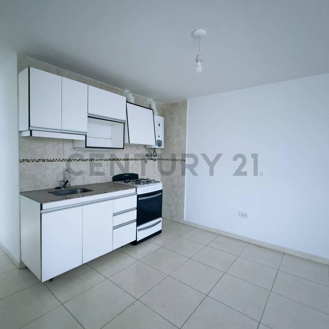 Se alquila departamento en calle Azcuenaga — foto 1