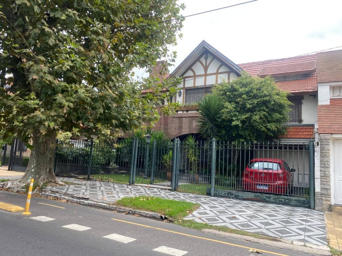 VENTA CHALET DE CATEGORIA 7 AMBIENTES CON PISCINA EN BANFIELD RESIDENCIAL — foto 1