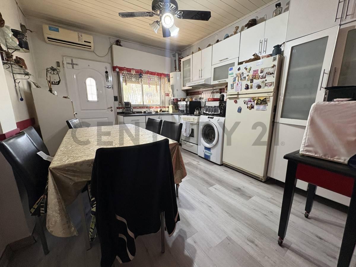 PH al frente tipo casa sin expensas 3 ambientes en venta - Valentin Alsina, Lanús. — foto 1