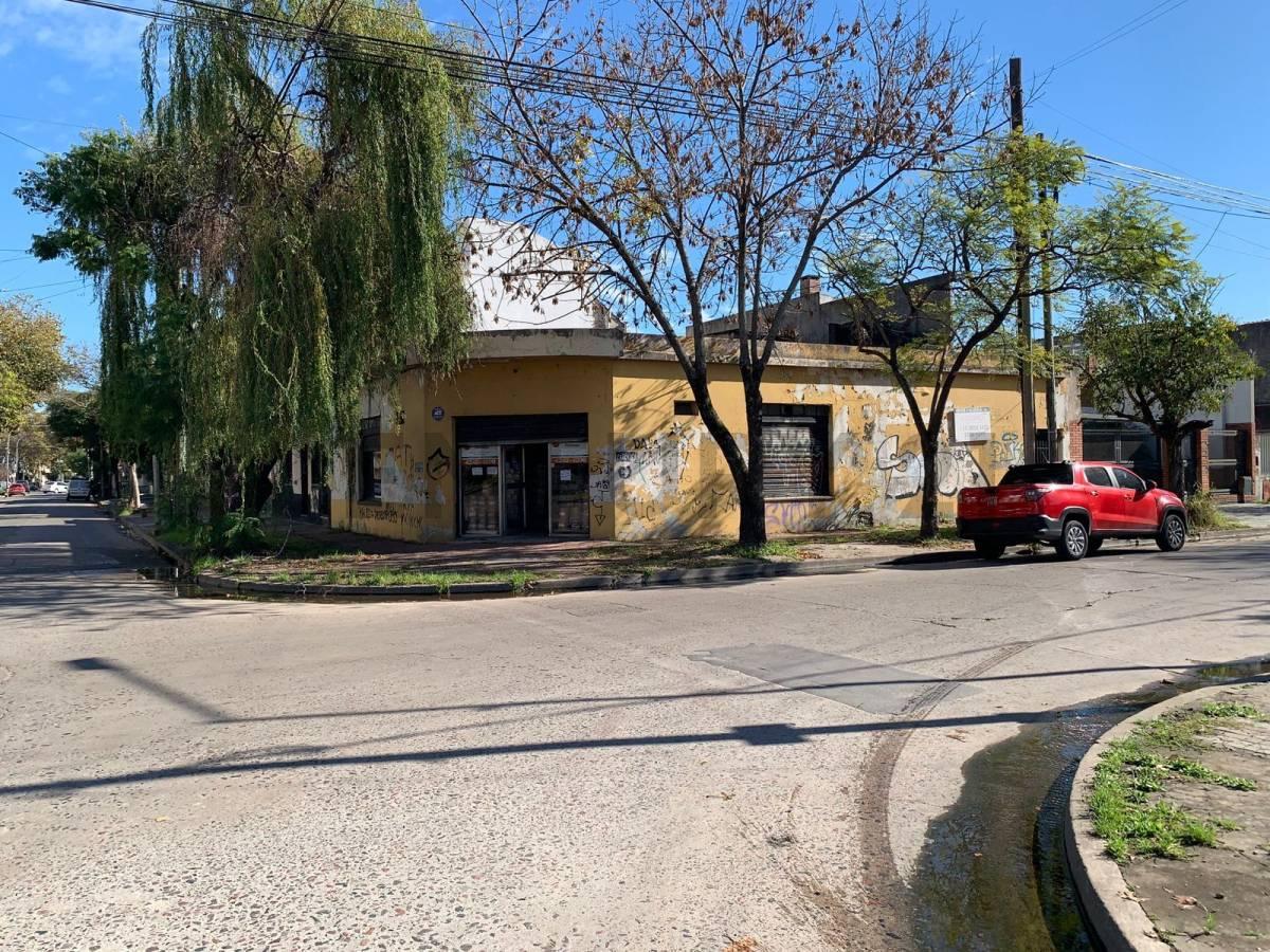 Amplio local venta sobre calle Cavour esquina Zoluaga – Remedios de Escalada — foto 1