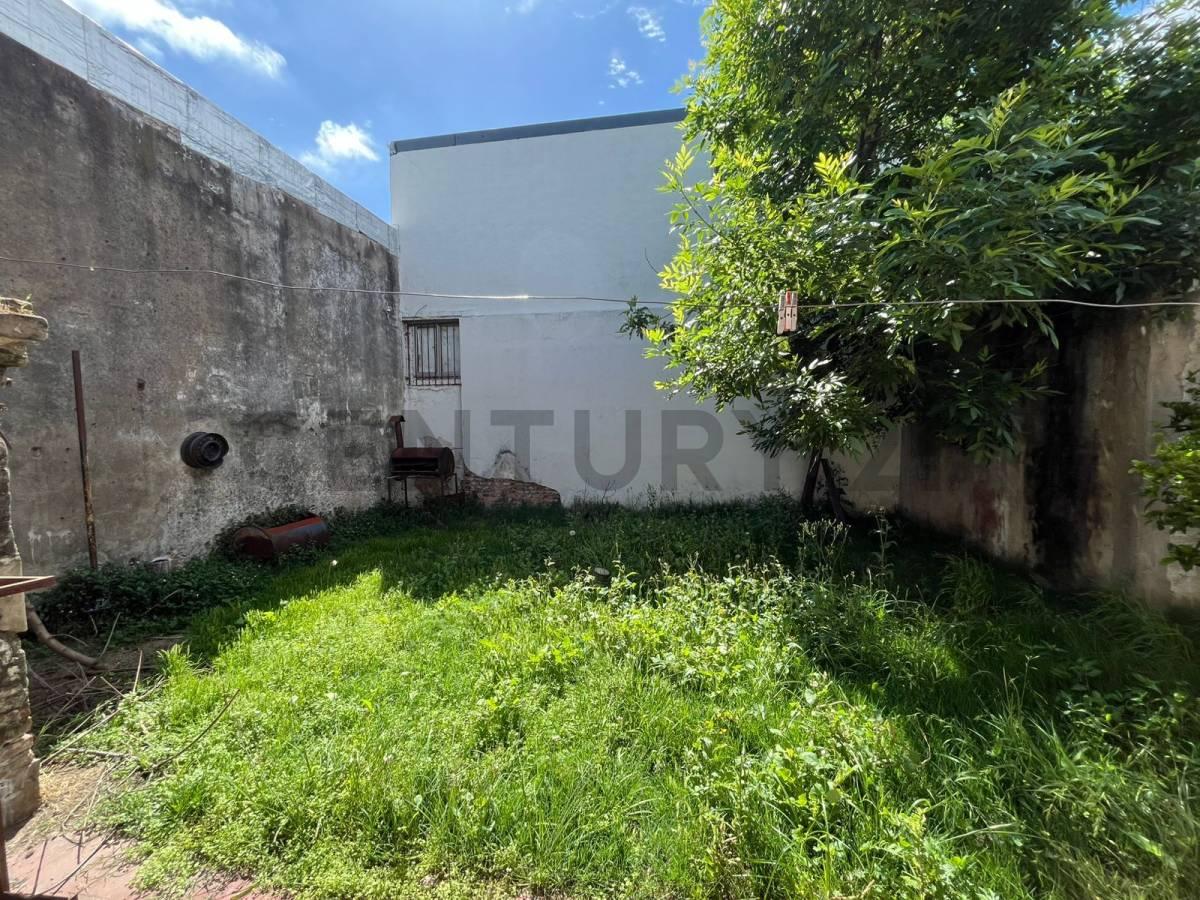 VENTA DE CASA A RECICLAR EN BANFIELD — foto 1