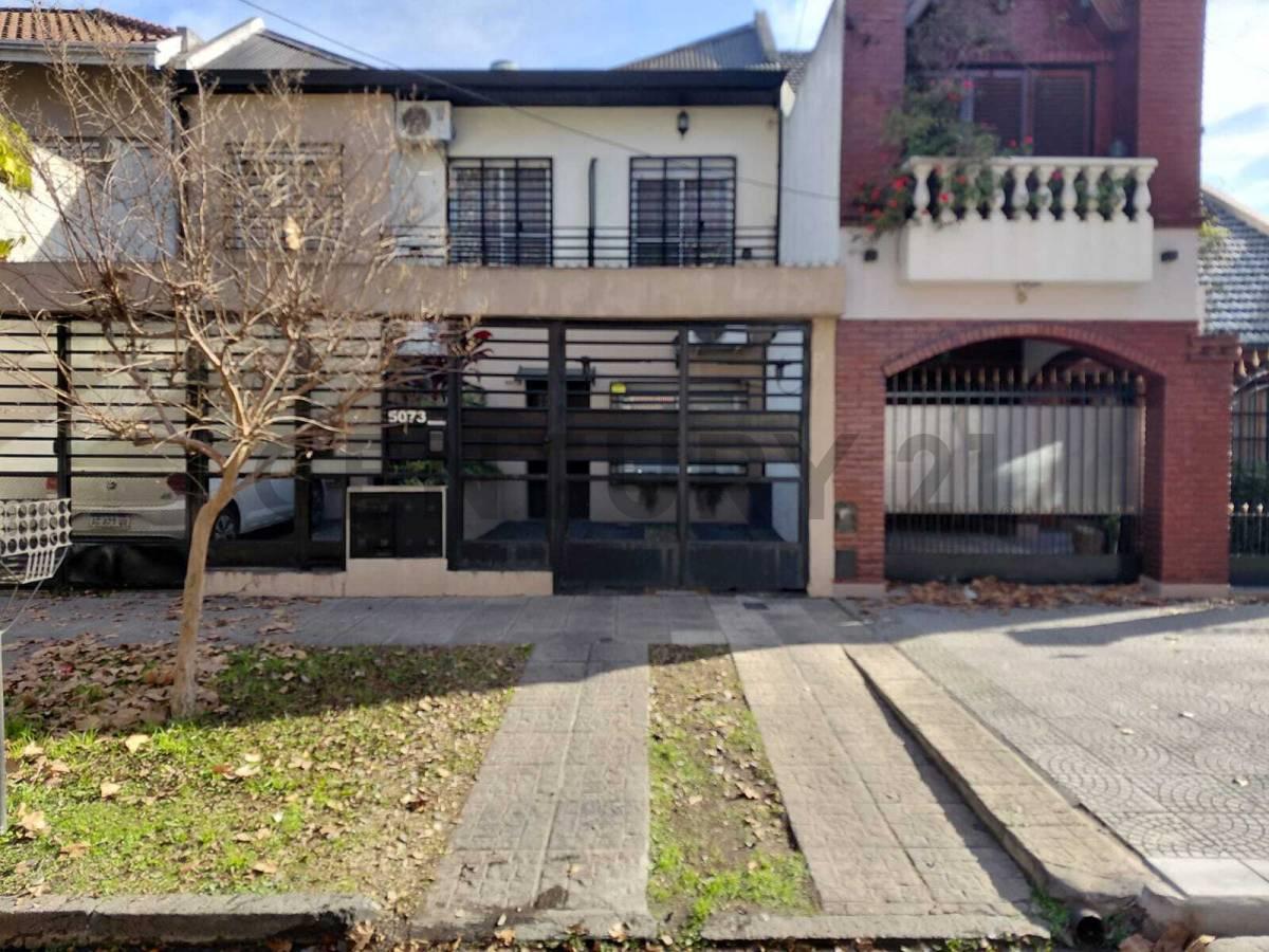 Venta duplex 4 ambientes con cochera y patio — foto 1