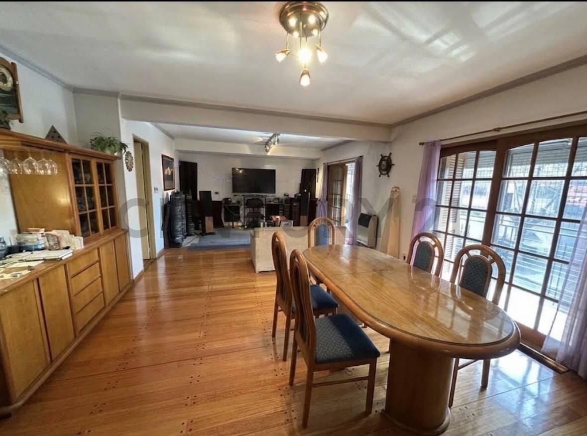¡IMPERDIBLE PH TIPO CASA EN 2 PLANTAS CON TERRAZA PROPIA Y PARRILLA! — foto 1