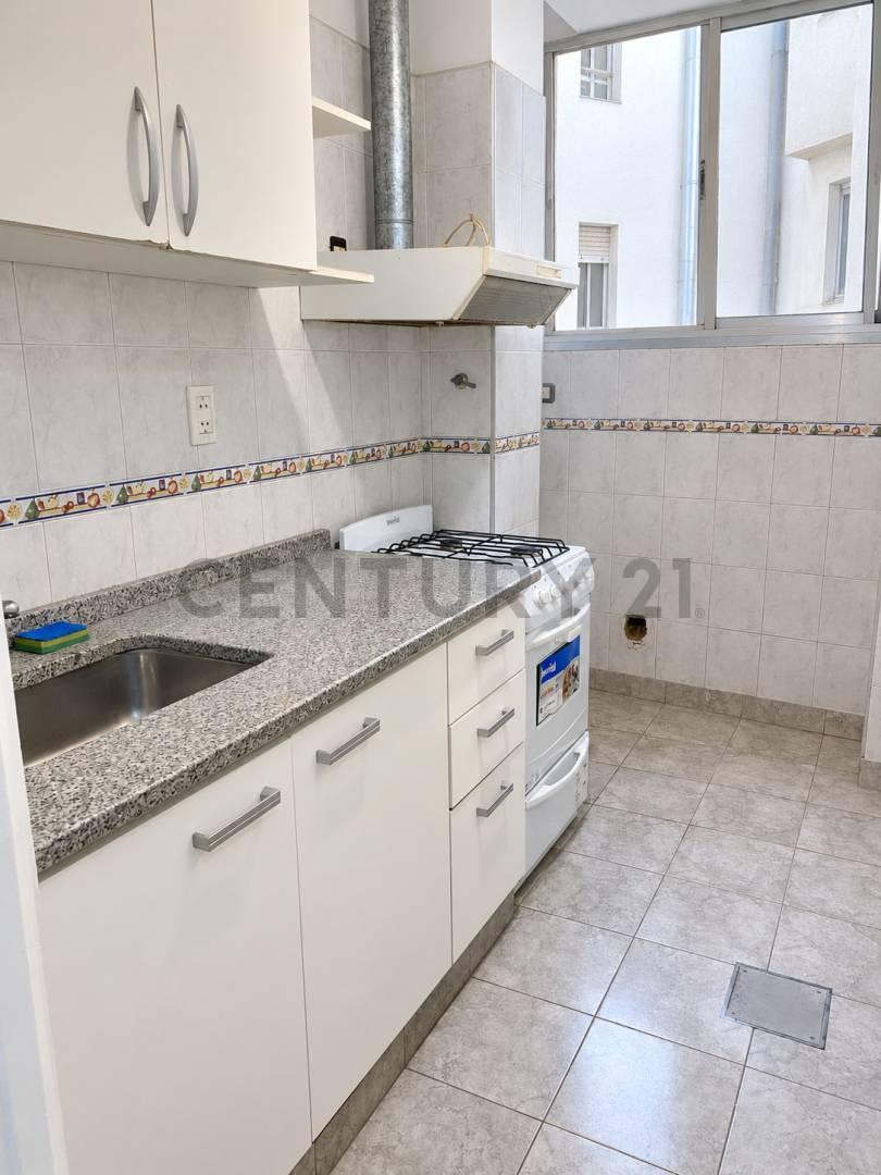 Excelente Departamento de 3 Ambientes con Balcón en San Cristóbal / Monserrat EN ALQUILER — foto 1