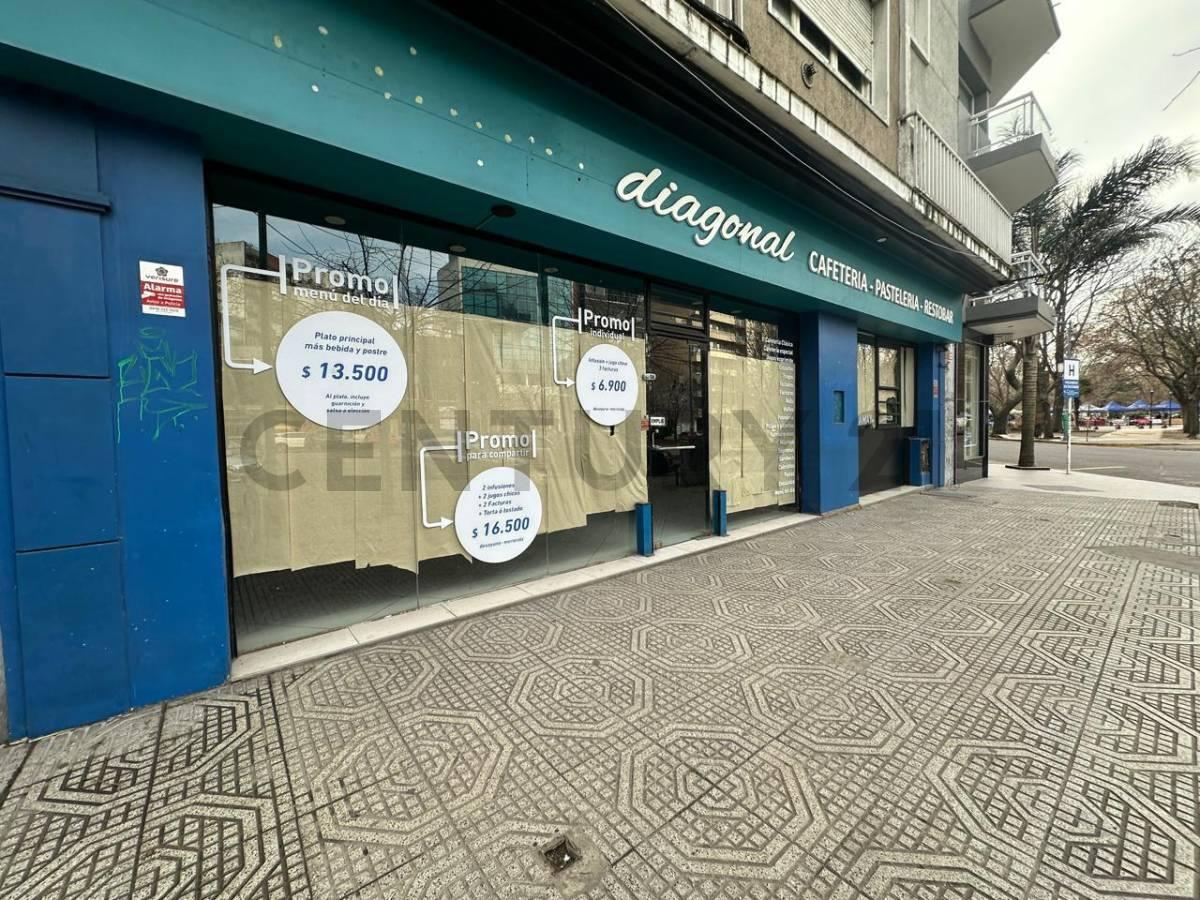VENTA LOCAL COMERCIAL CON SOTANO Y PATIO — foto 1