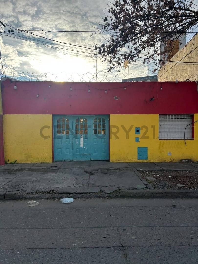 Venta de Casa de 2 dormitorios a reciclar - Tiro Suizo - Rosario — foto 1