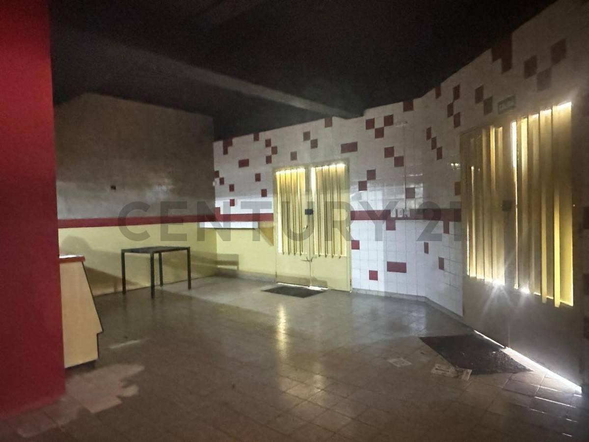 CENTURY 21 LOPEZ ALQUILA SALON COMERCIAL EN GODOY CRUZ — foto 1