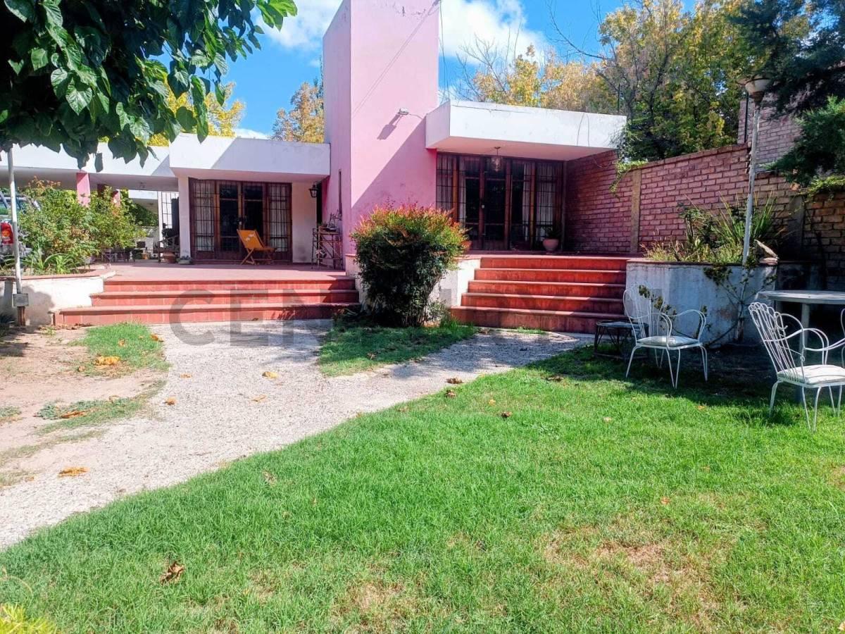 CASA EN VENTA EN CALLE PUEYRREDÓN – CHACRAS DE CORIA — foto 1