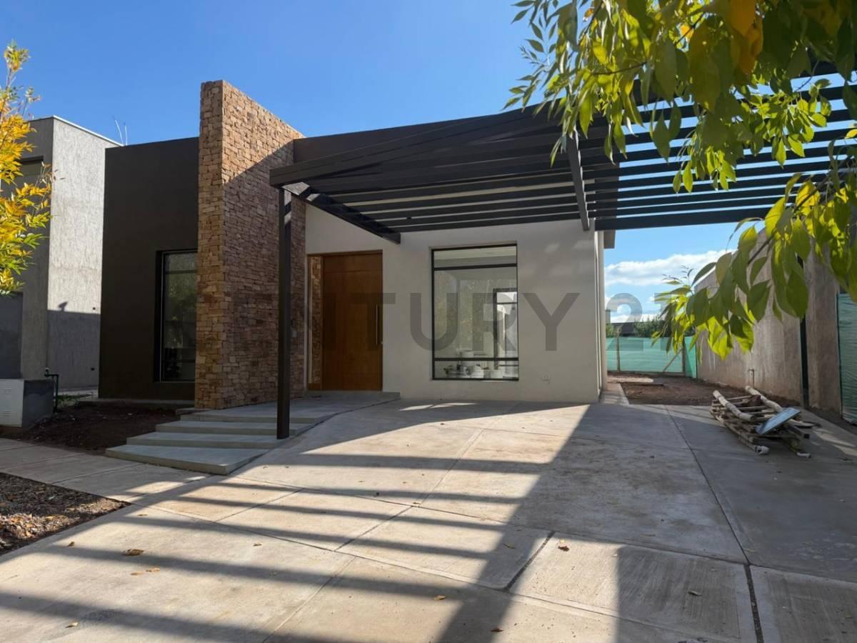 VENTA CASA 3 DORMITORIOS EN B° PRIVADO — foto 1
