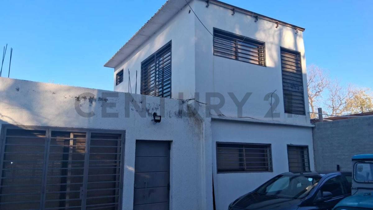 Venta una vivienda con consultorios u oficinas en calle Mitre de Ciudad de Mendoza. SE ACEPTA FINANCIACION — foto 1