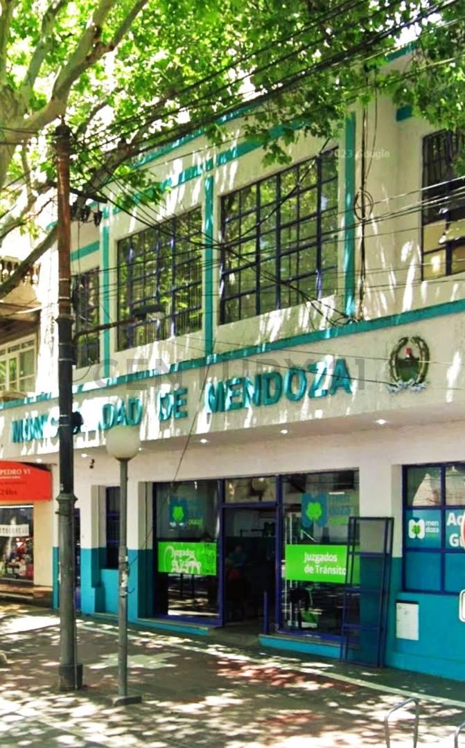 Venta Local calle San Martin Ciudad de Mendoza — foto 1