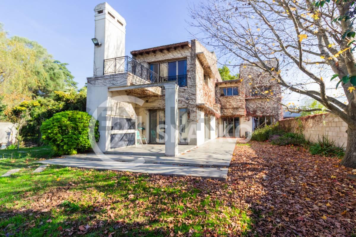 VENTA CASA, 4 DORMITORIOS,COCHERA,PARQUE, PILETA, CASA AUXILIAR , VILLA AMELIA. — foto 1