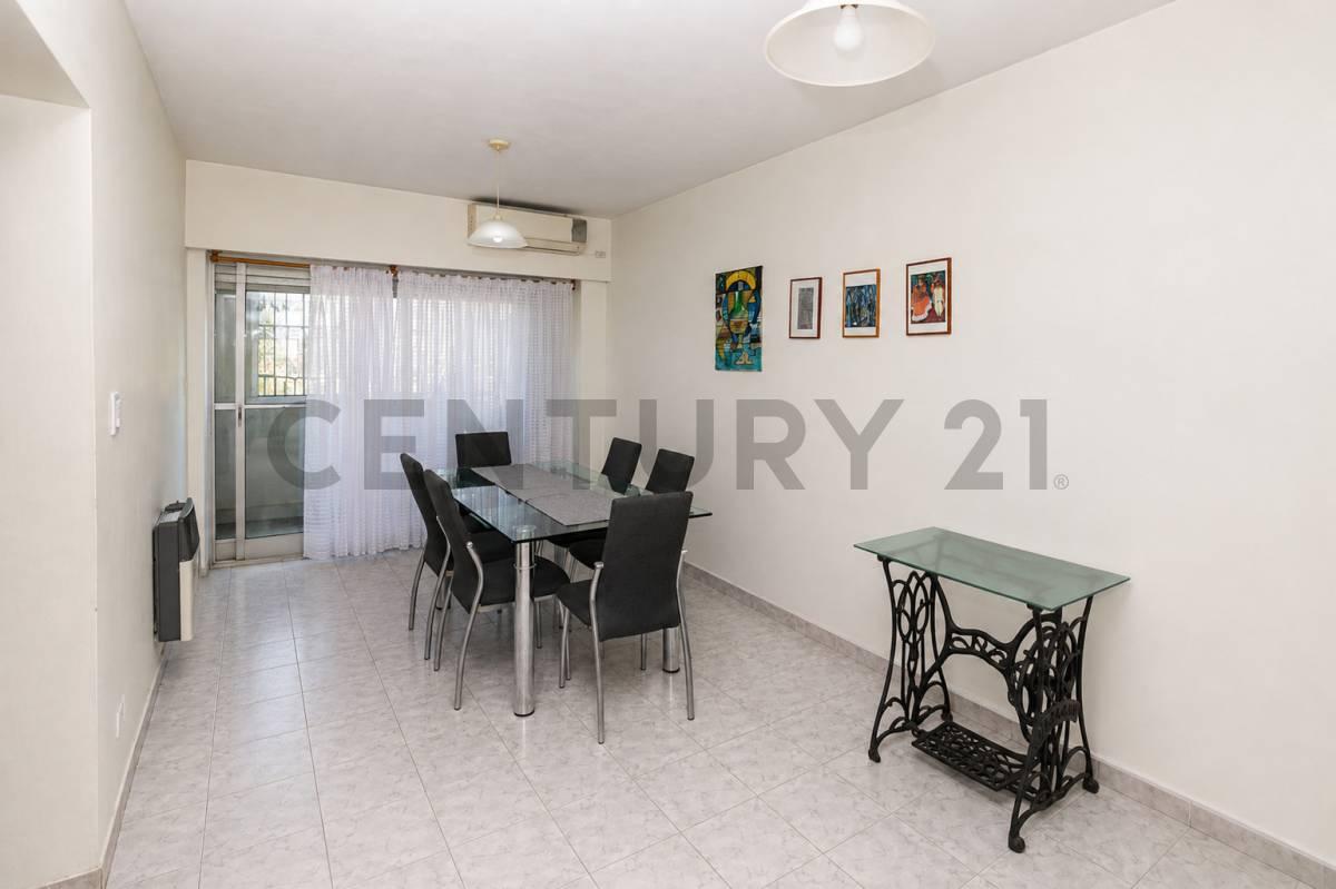 VENTA DEPARTAMENTO DOS DORMITORIOS, BALCÓN AL FRENTE, BARRIO LOURDES, ROSARIO — foto 1