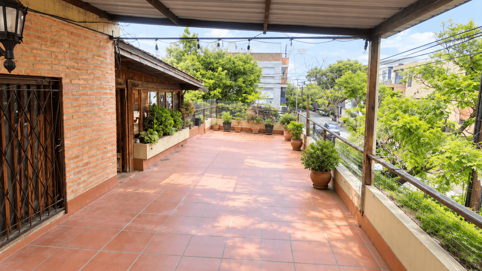 Casa en Esquina sobre Lote Propio - 4 Ambientes con Cochera, Gran Terraza y Quincho - TODO EXTERNO - VILLA SANTA RITA - SIN EXPENSAS — foto 1