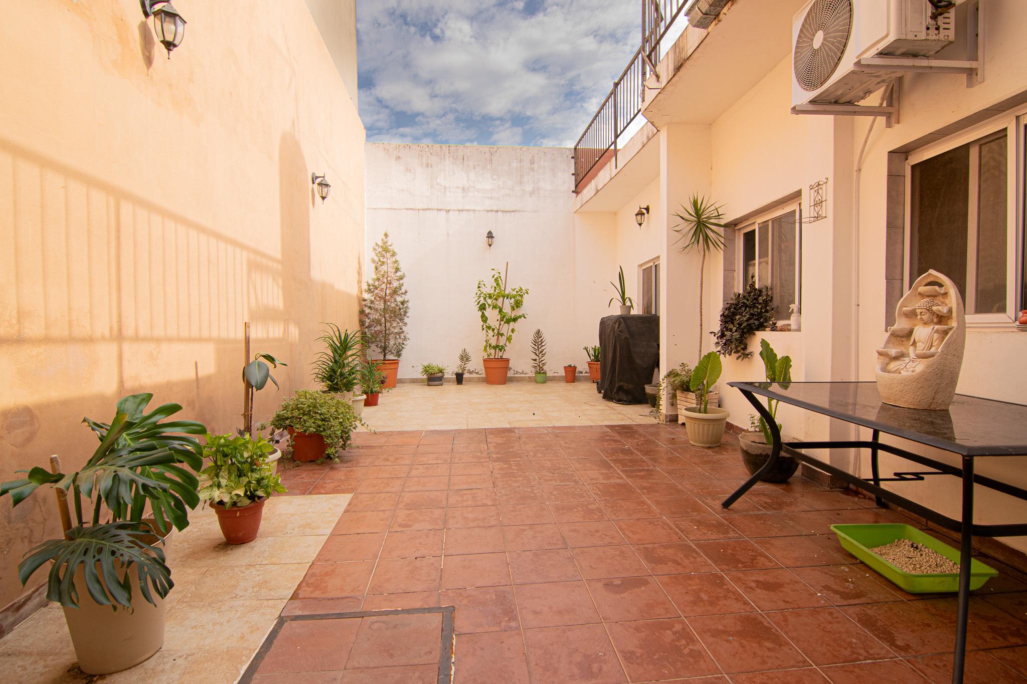 VENTA Casa multifamiliar 309 m² cubiertos con posibilidad de unificación | Caseros – ACEPTA PERMUTA — foto 1