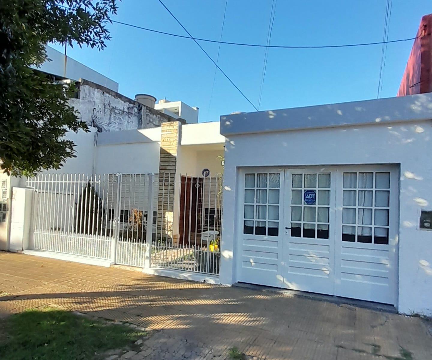 VENTA-PERMUTA CASA 3 AMBIENTES EN VILLA LUZURIAGA — foto 1