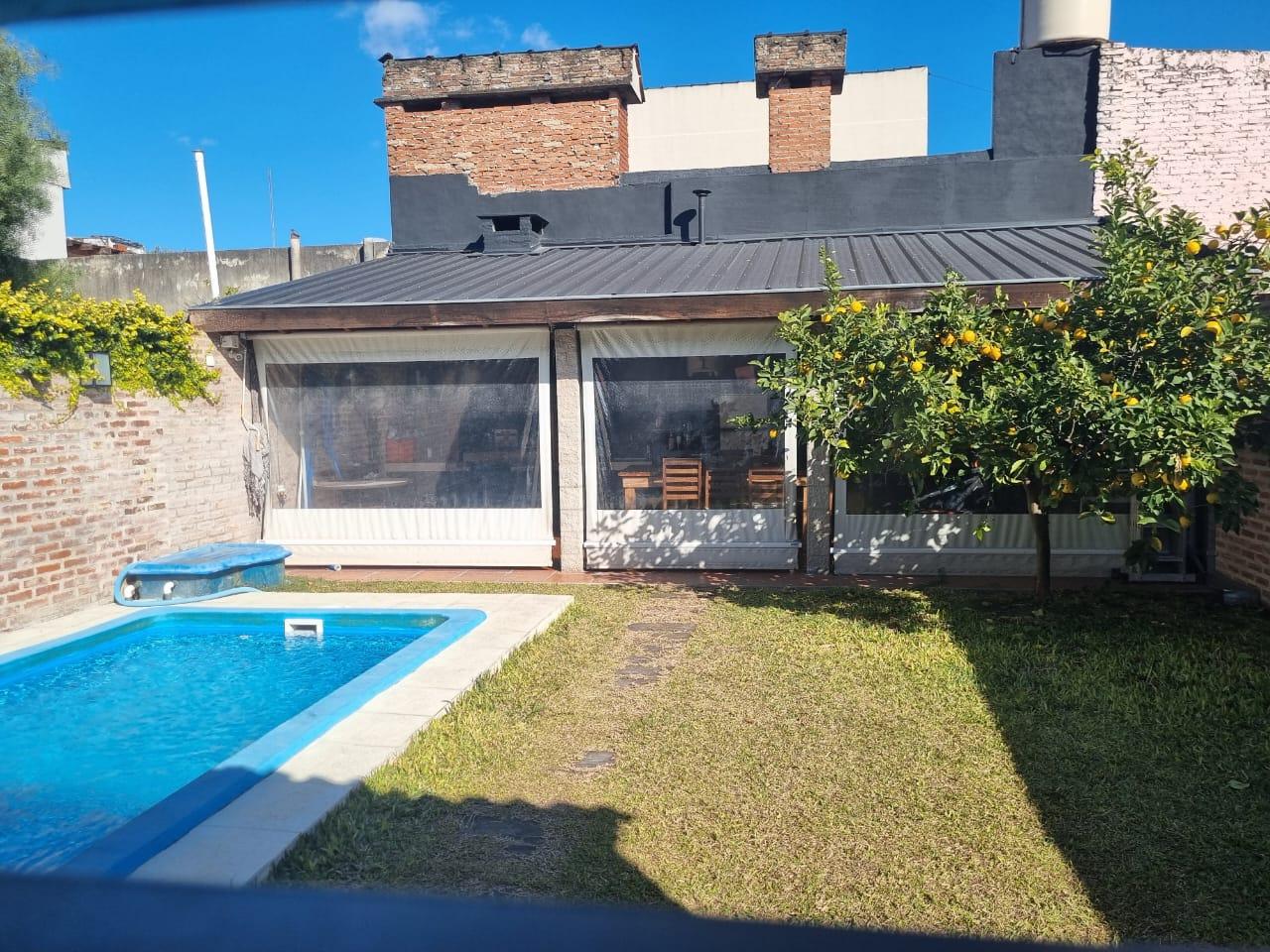 CASA EN VENTA - ACEPTA PERMUTA- VILLA LUZURIAGA — foto 1