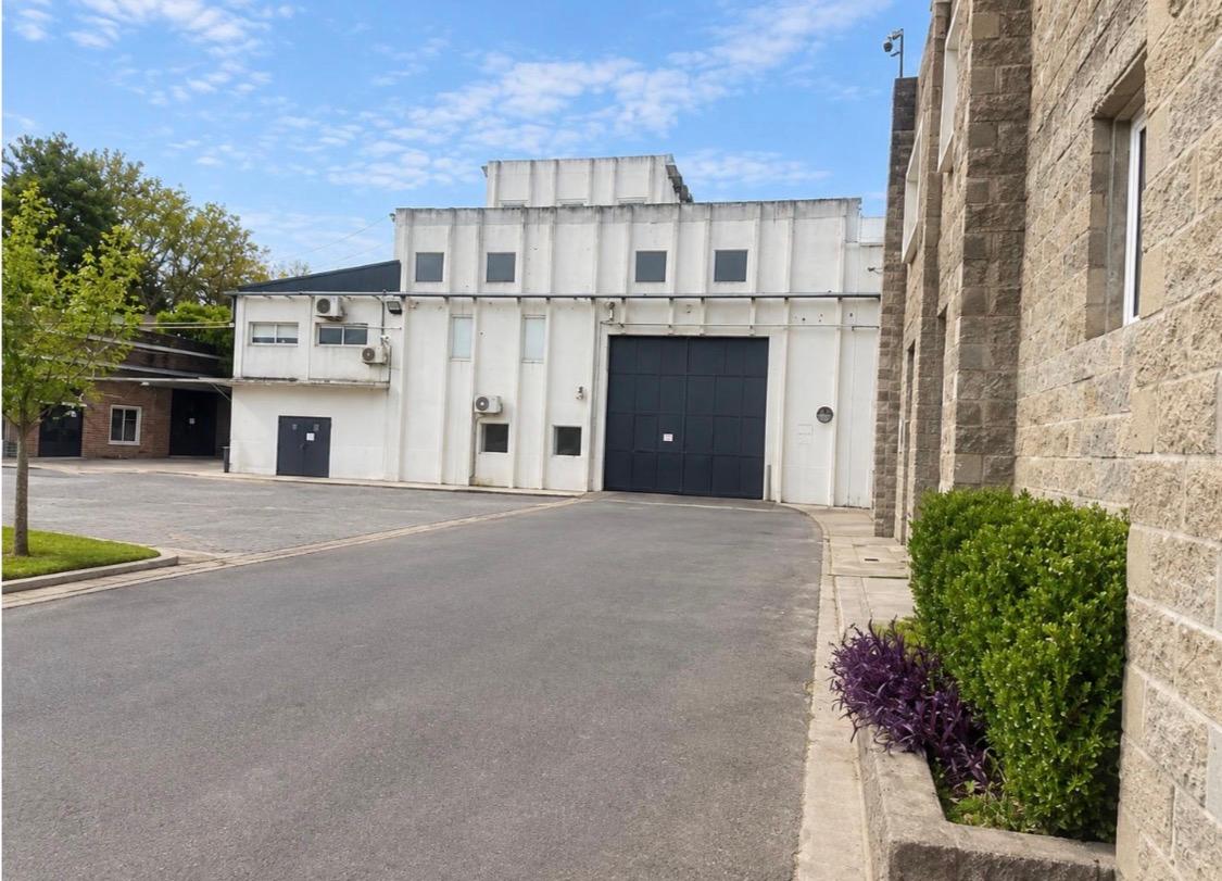 ALQUILER-COMPLEJO DE NAVES INDUSTRIAL EN BECCAR — foto 1