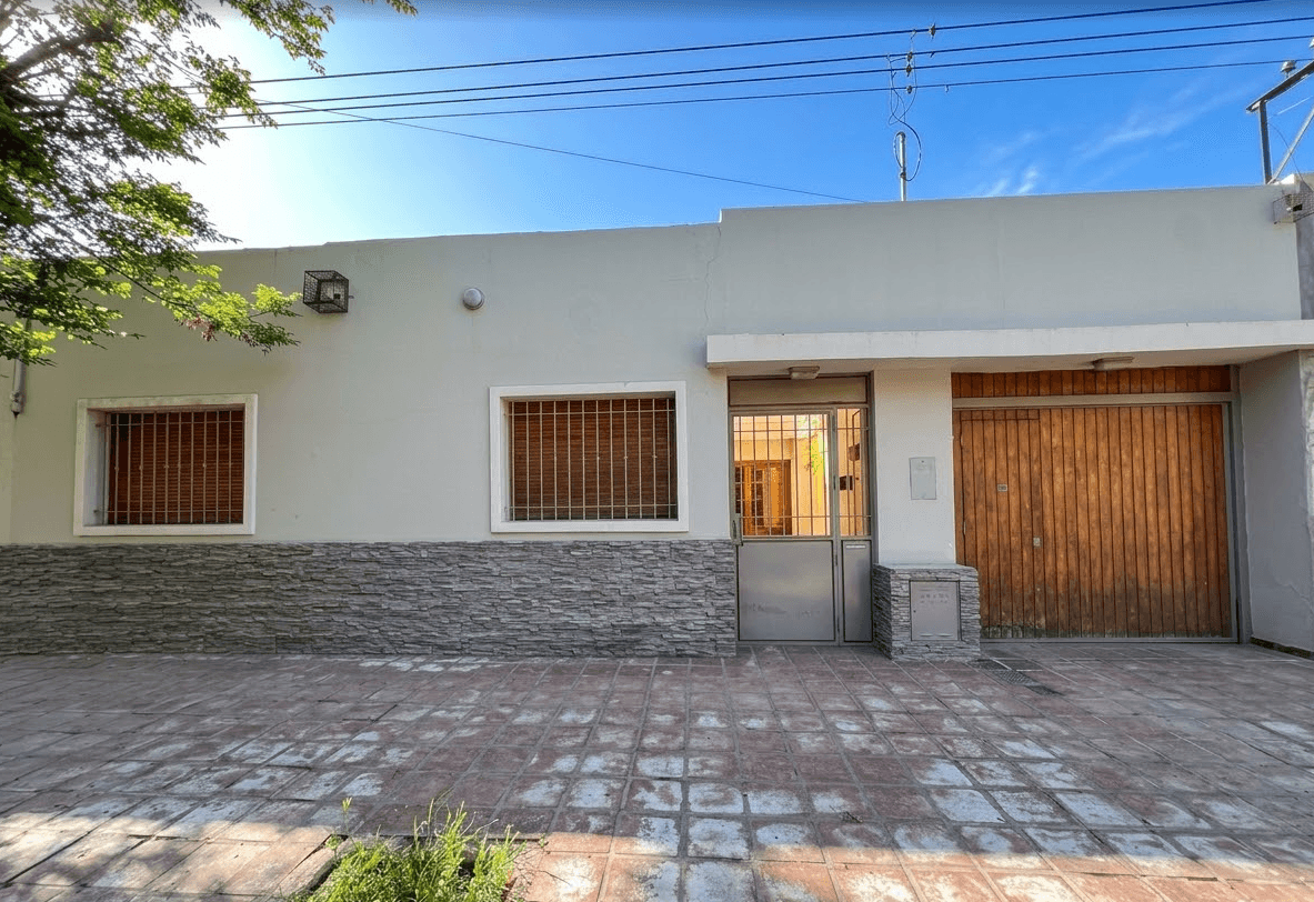 Casa en zona céntrica ubicada en la localidad de General Roca — foto 1