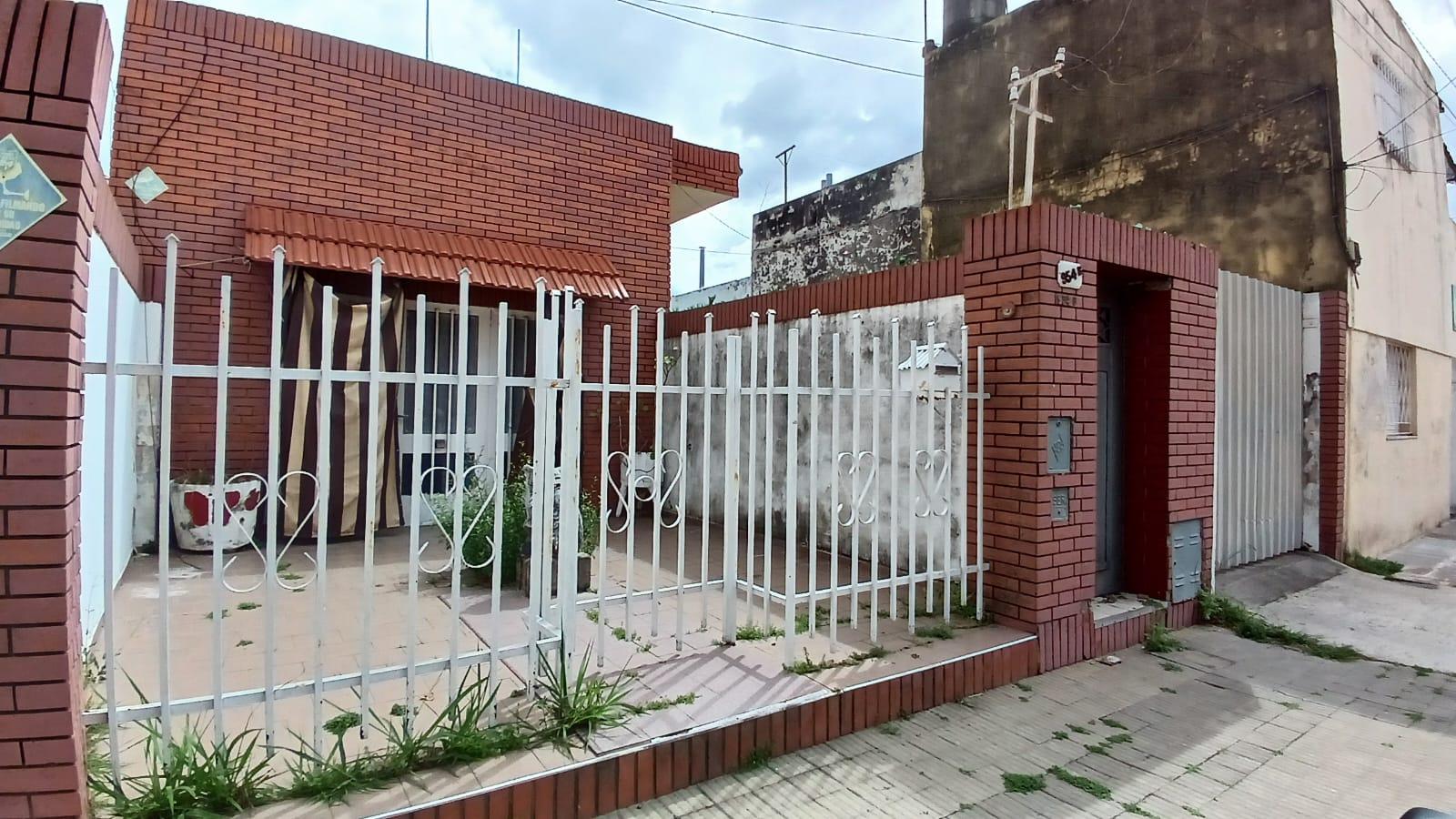 Venta Casa al frente - Barrio Azcuenaga — foto 1