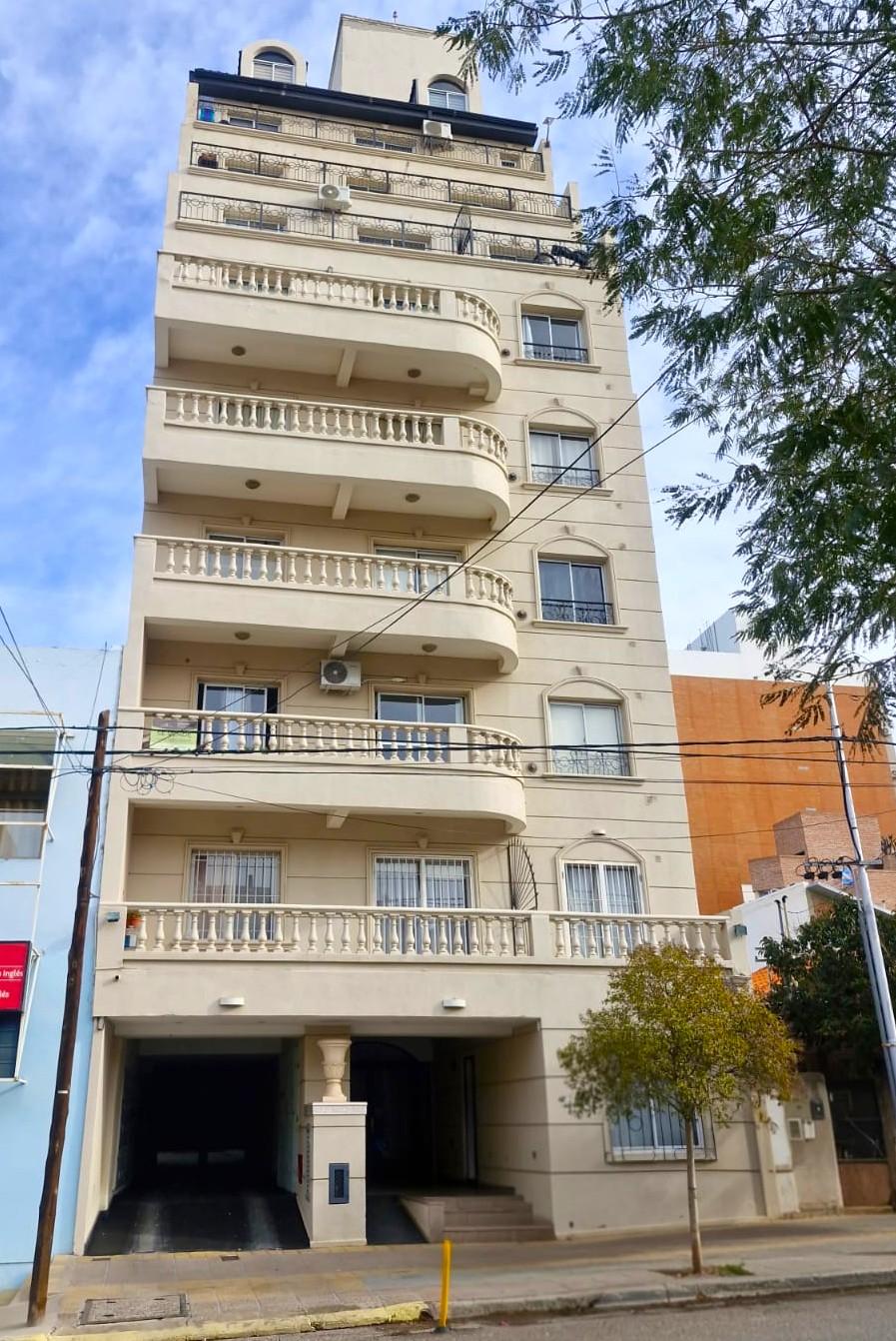 VENTA DEPARTAMENTO 2 DORMITORIOS CON COCHERA - BALCON - NEUQUEN Capital - Area Centro — foto 1