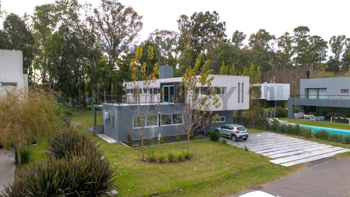 CASA EN VENTA APTA BANCO — foto 1