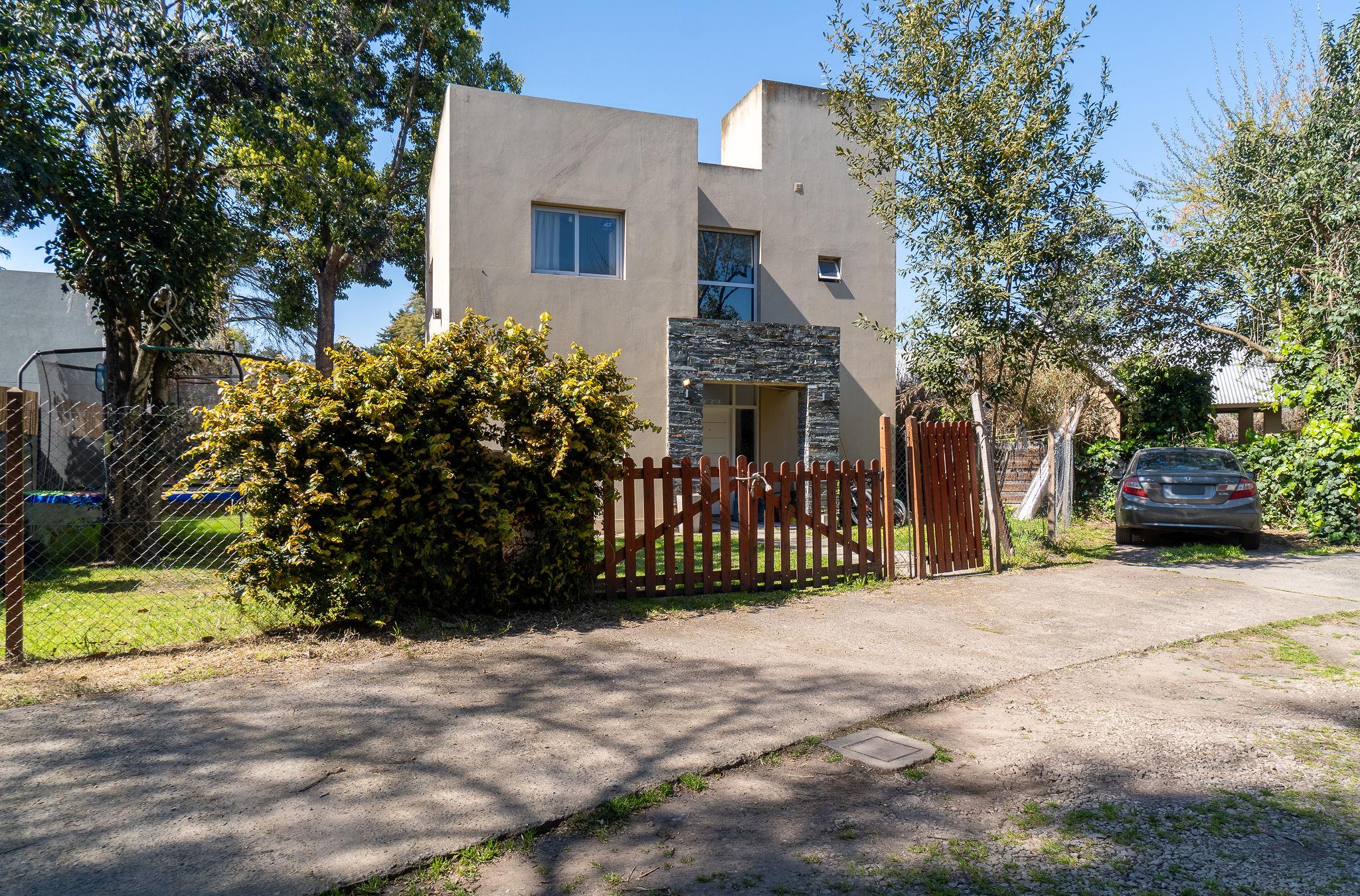 Venta Dúplex 4 Ambientes con Gran Jardín en Complejo Cerrado - Parque Leloir - Permuta — foto 1
