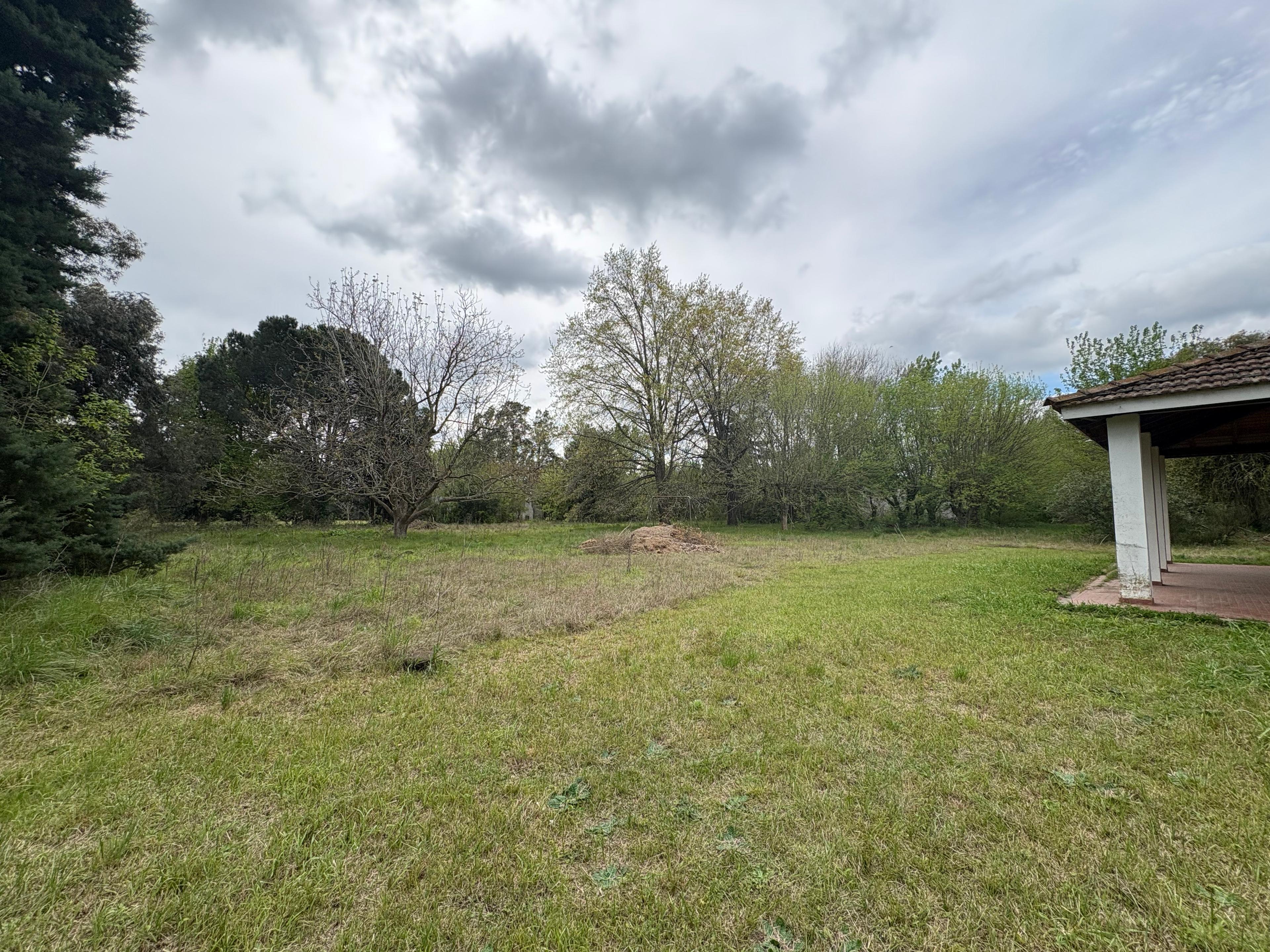 Venta terreno de 3.136 m² en San Miguel del Monte con amplio frente y entorno arbolado — foto 1