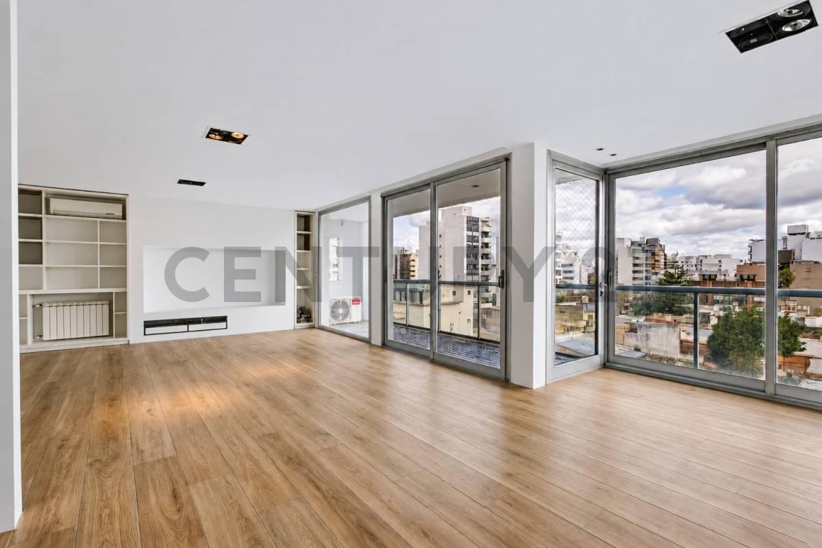 Piso con terraza propia y pileta, 3 dormitorios y 2 cocheras — foto 1