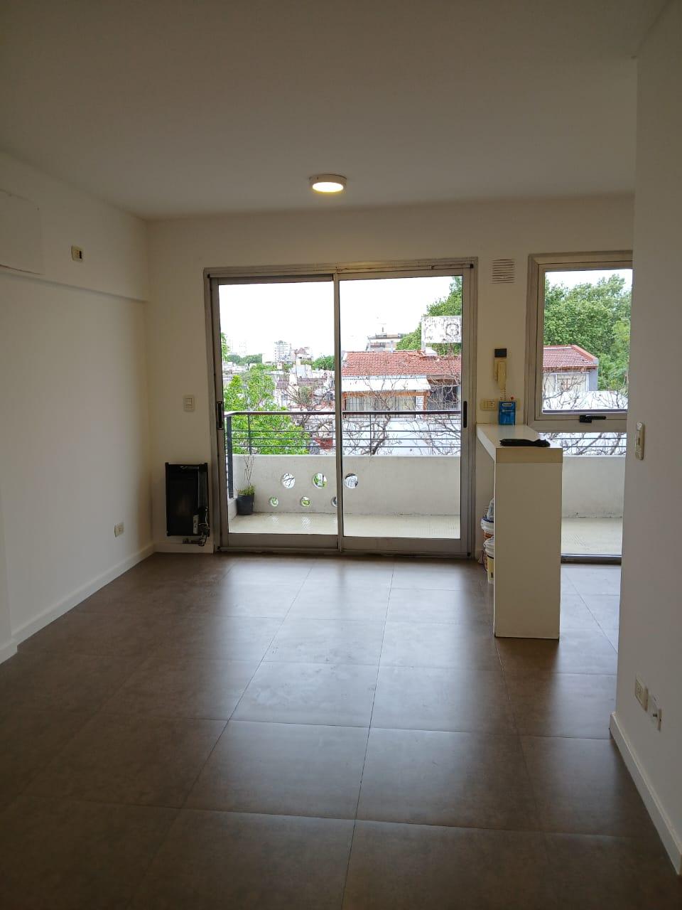 Alquiler Monoambiente con Balcón y Vista Abierta en Villa Devoto — foto 1