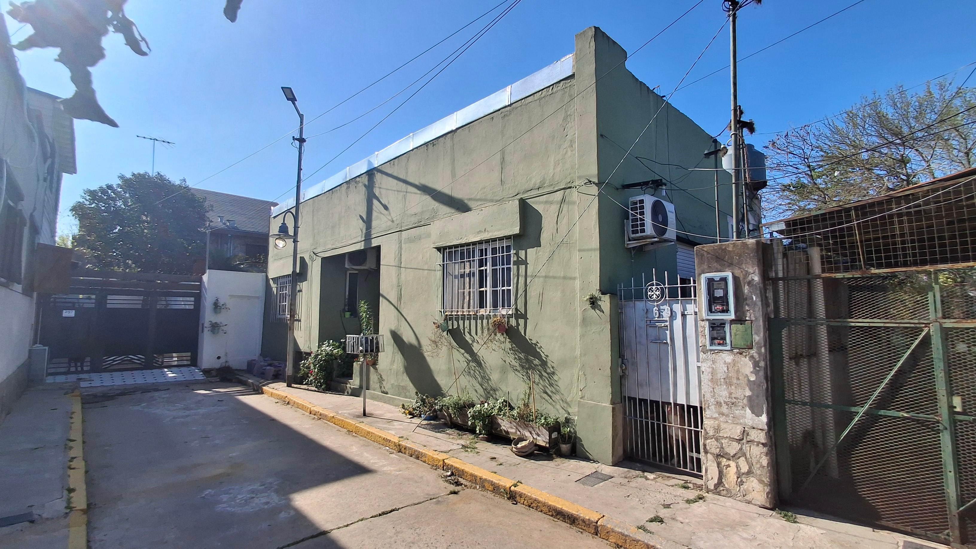 Venta 2 Casas Multifamiliar 3 y 4 amb + Taller en Tigre — foto 1
