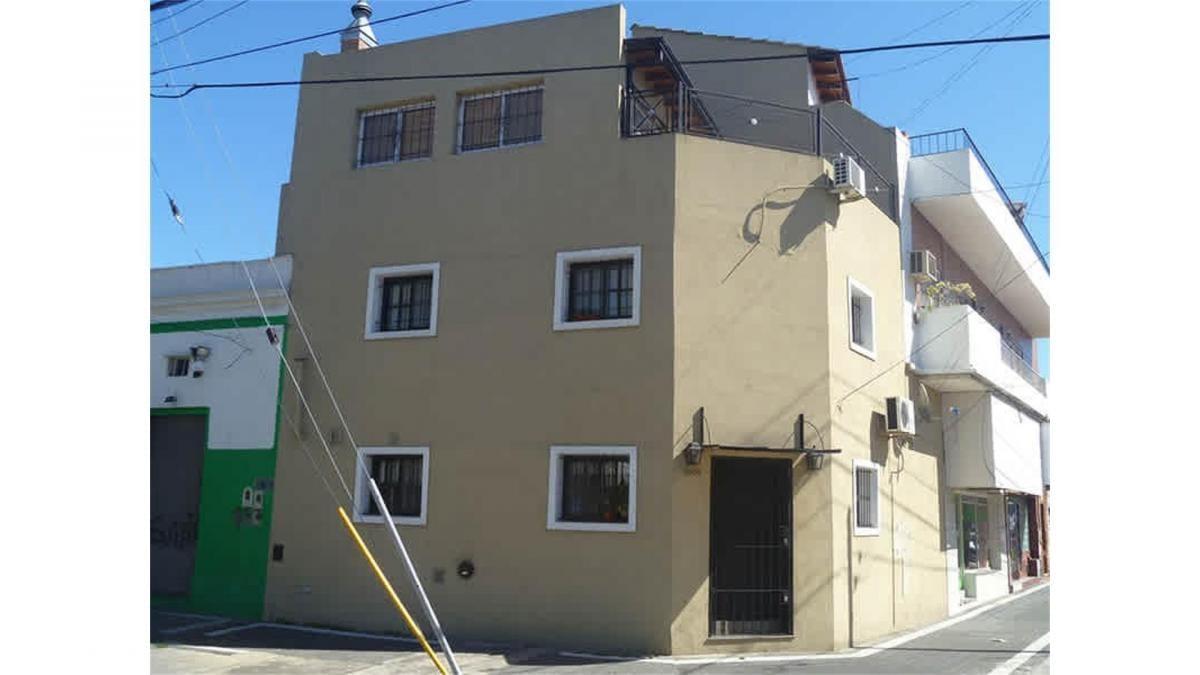 Triplex 3amb + dep + Parrilla en venta Sarandí Avellaneda — foto 1