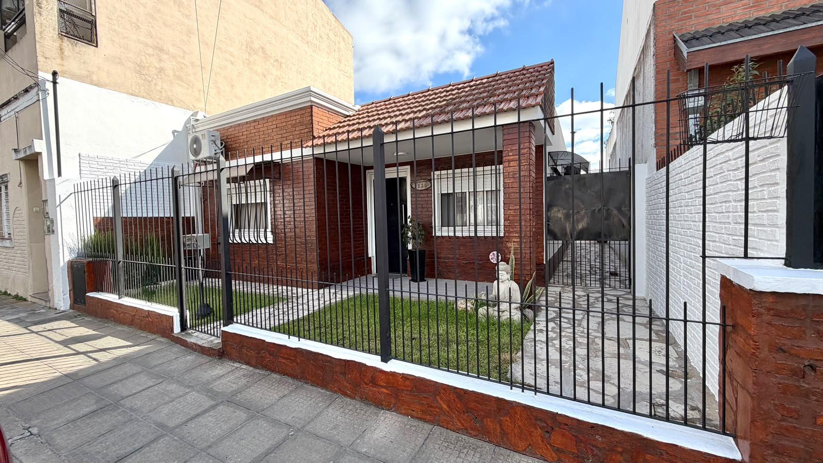 VENTA CASA 3 AMBIENTES + DEPARTAMENTO 2 AMBIENTES - SAN ANTONIO DE PADUA — foto 1