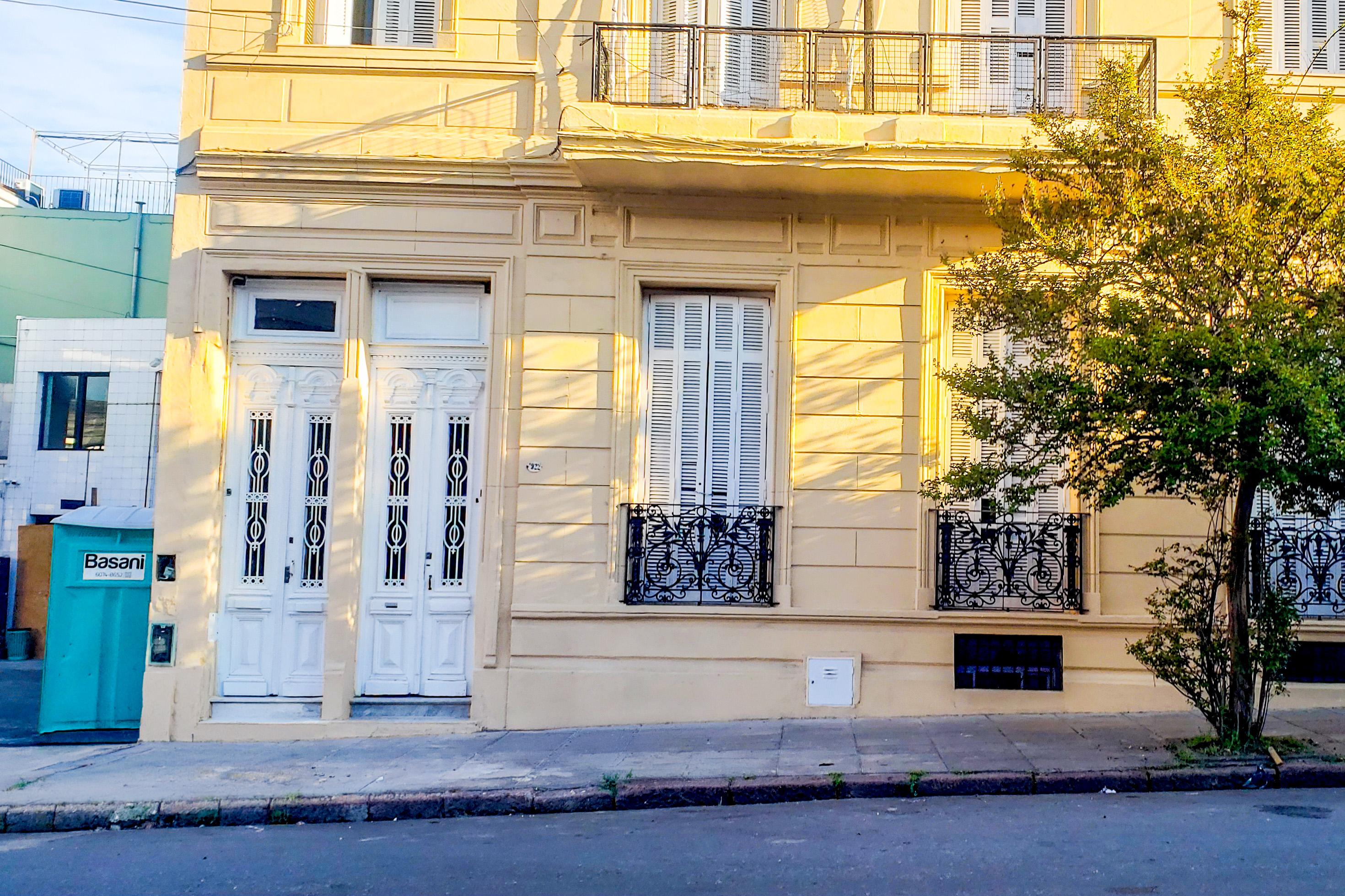Edificio en venta en BARRACAS — foto 1