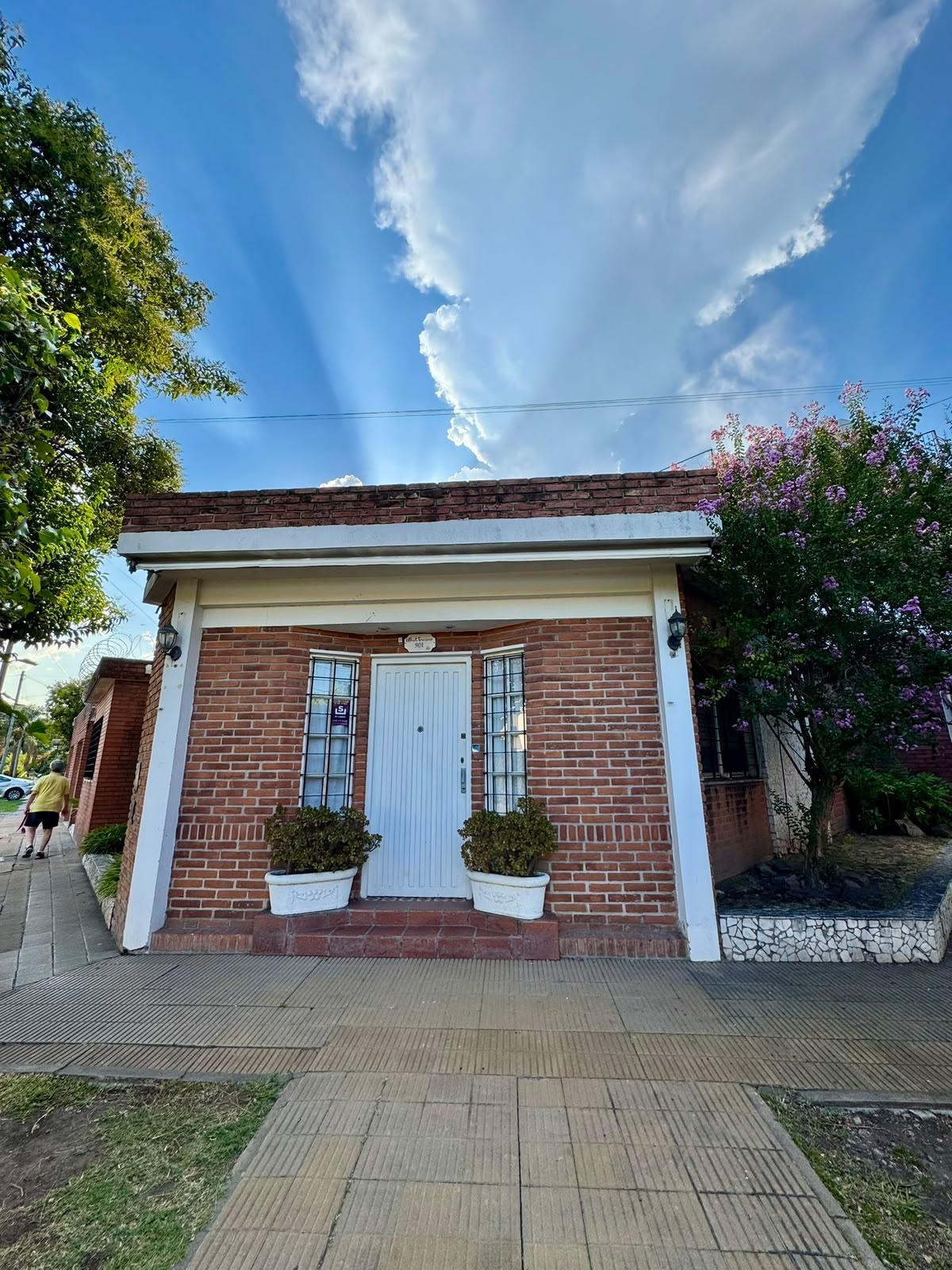 Casa en alquiler en villa sarmiento — foto 1
