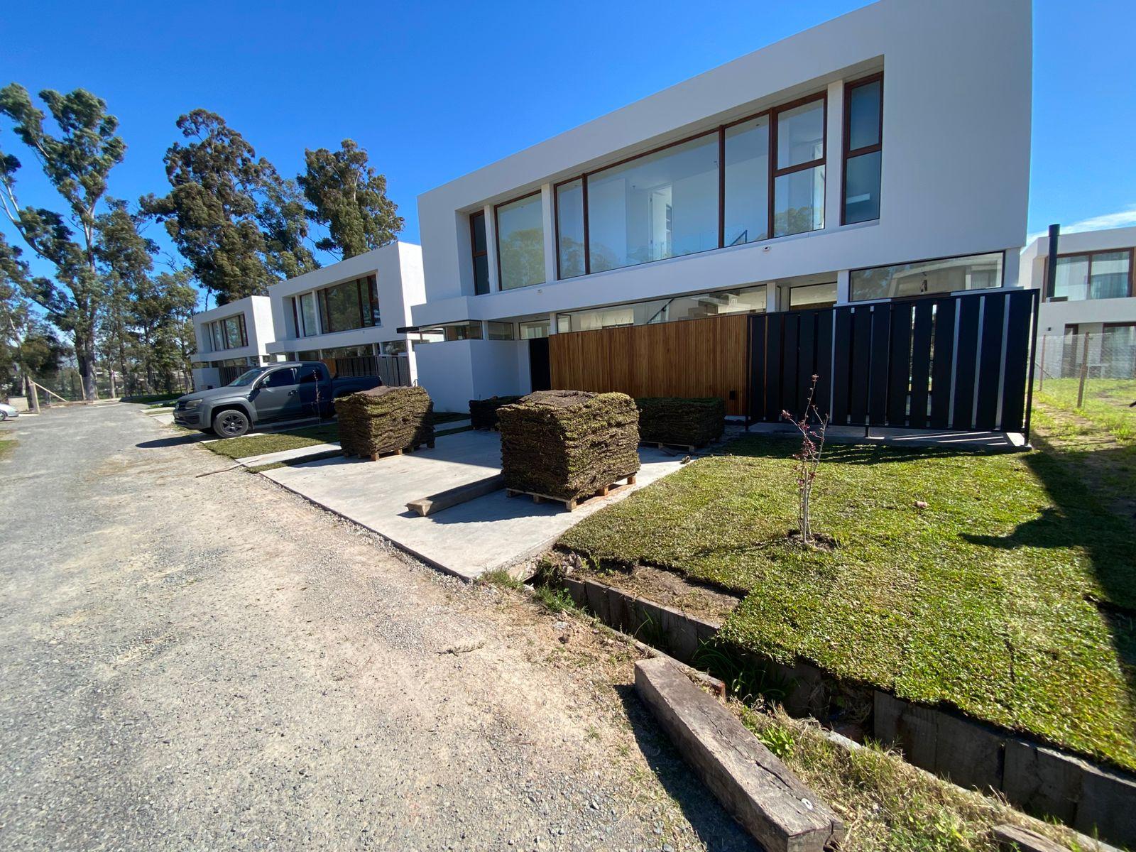 CASAS EN ALQUILER DE 3 DORMITORIOS EN GRAND BELL II — foto 1