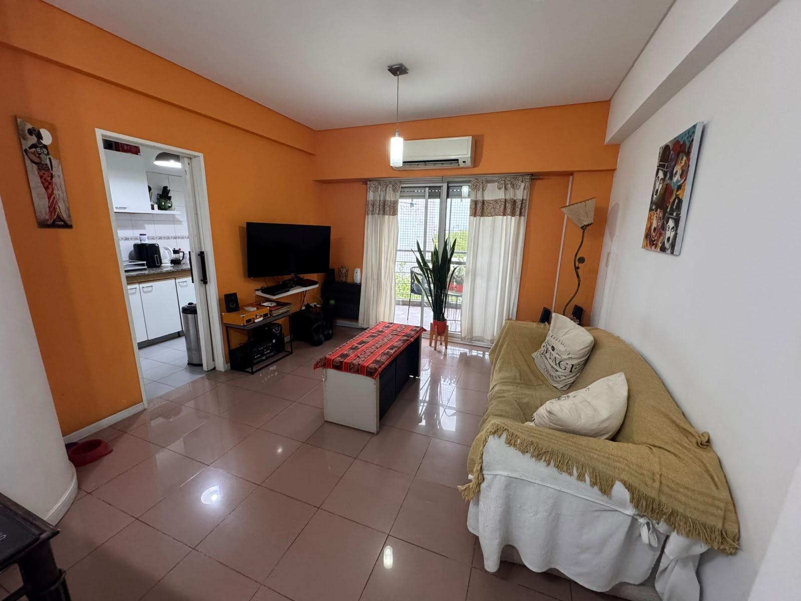 Venta 2 ambientes con balcón corrido - Piso 8 al frente en Villa Urquiza — foto 1