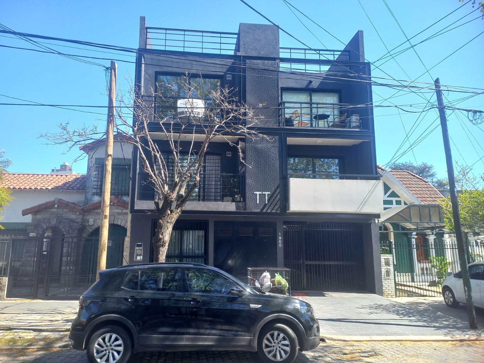 Departamento Monoambiente en alquiler con cochera y terraza propia en Banfield — foto 1