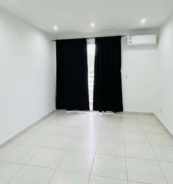 Monoambiente con balcón francés en alquiler - Valentin Alsina — foto 1