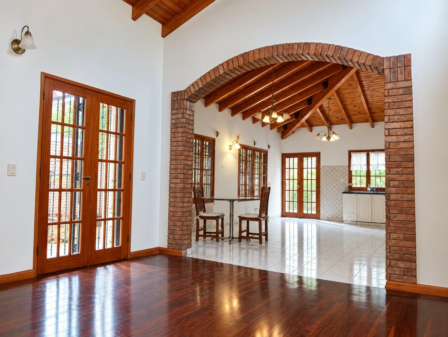VENTA CASA CON AMPLIO PARQUE Y PISCINA - GODOY CRUZ — foto 1