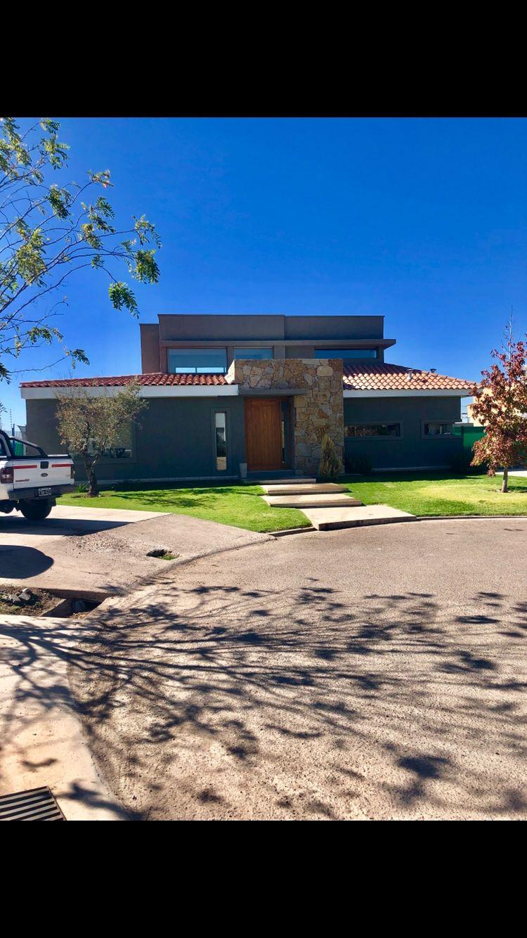 Casa en venta en VILLA ATILIA LUJAN DE CUYO — foto 1